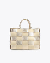 حقيبة يد بتصميم مضفر