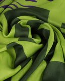 وشاح مزين بشعار الماركة كبير ونقشة جلد حيوانات