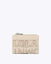 محفظة صغيرة بتفاصيل مخرمة