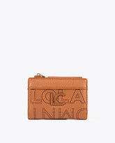 محفظة صغيرة بتفاصيل مخرمة