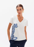 lf2615013-V-neck t-shirt, with side slits and side positioned graphic: leopard ''be wild''-White