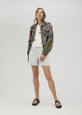 Shorts with coloured detail on the waistband