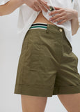 Shorts with coloured detail on the waistband