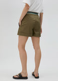 Shorts with coloured detail on the waistband