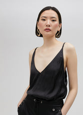 بلوزة من الساتان