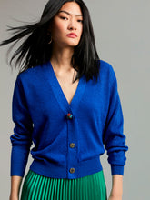 كارديغان بتفاصيل أزرار