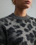 سترة بنقشة جلد حيوانات