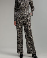 بنطال مزين بشعار M