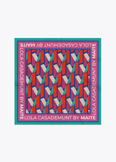 وشاح ساتان بطبعة هندسية