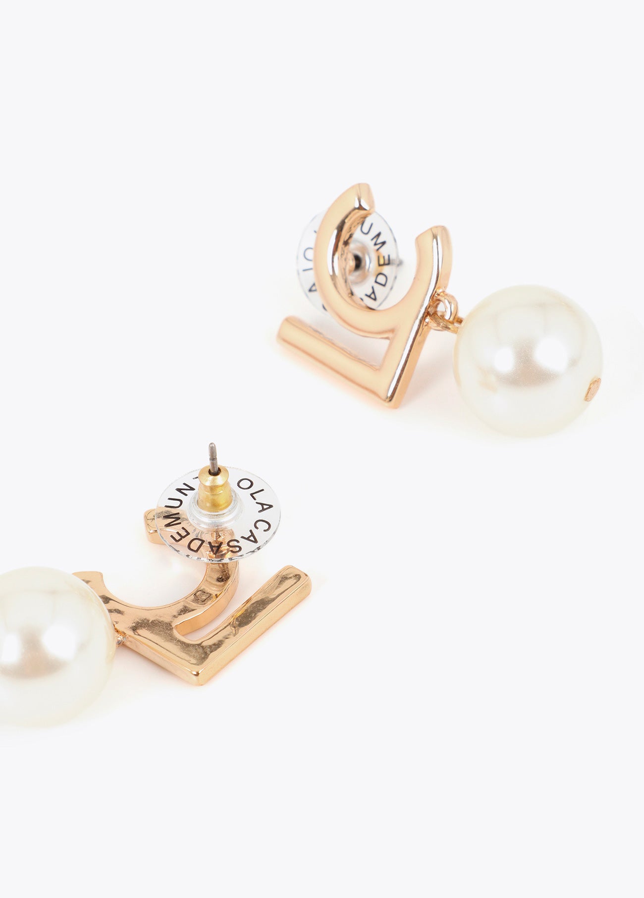 lf2603078-Combined earring with logo and pearl-Metal-White