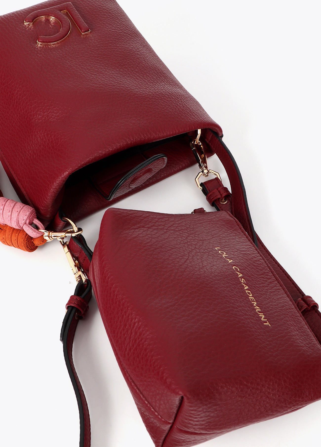 lf2604058-Faux leather shoulder bag with pompoms-Bordeaux