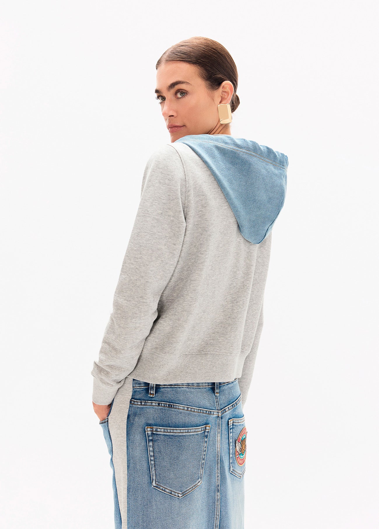 lf2611030-Short zip-up hoodie in denim, pins on the front-Light Grey