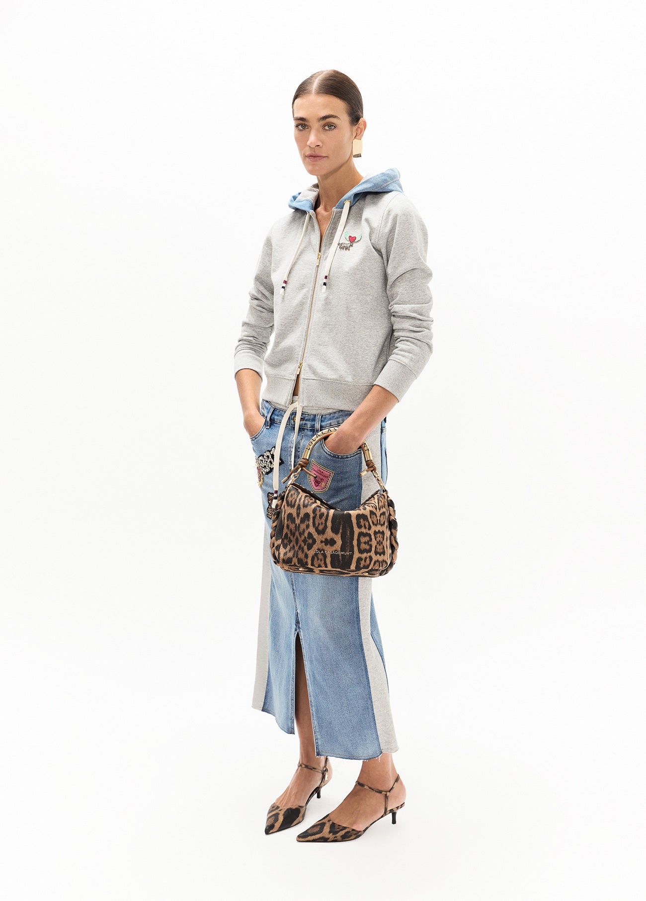 lf2611030-Short zip-up hoodie in denim, pins on the front-Light Grey