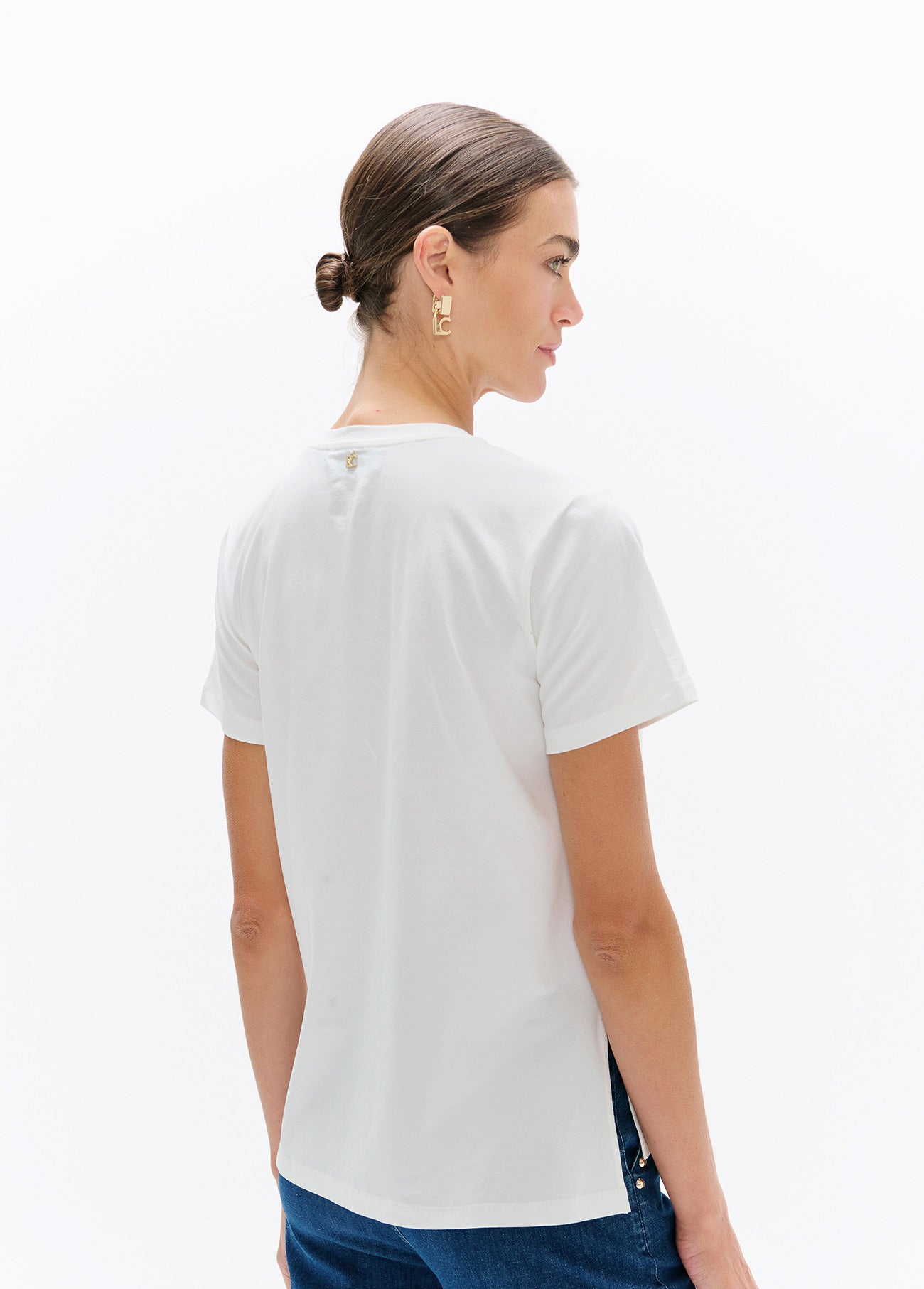 lf2615044-Crew-neck t-shirt with side slits, ''made in lola'' graphic with patches-White