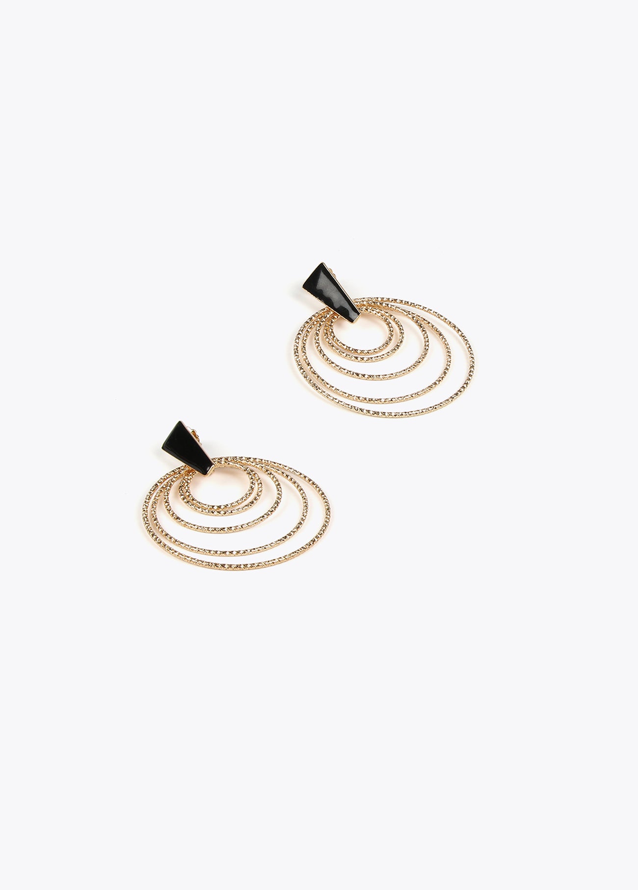 Multi-hoop earrings with lacquered piece