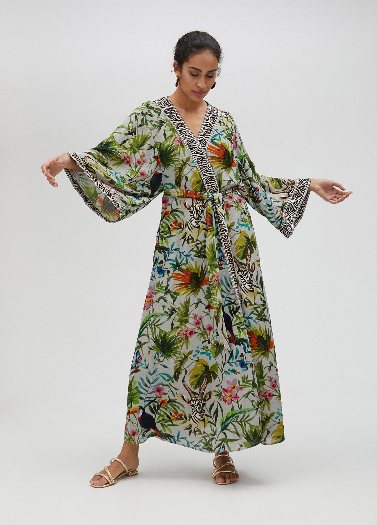 Long sleeve kimono with a jungle print border