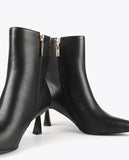 Ankle boots with eyelets