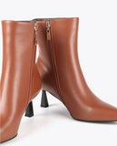 Ankle boots with eyelets