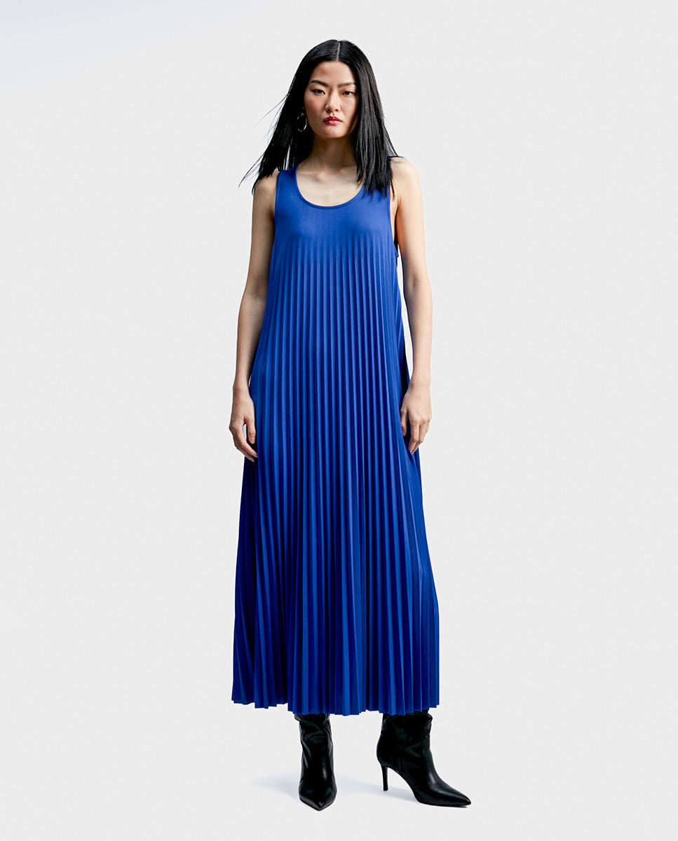 Sleeveless pleated dress