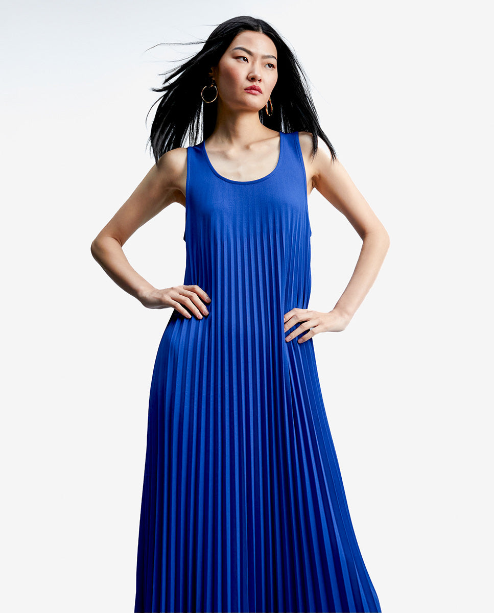 Sleeveless pleated dress