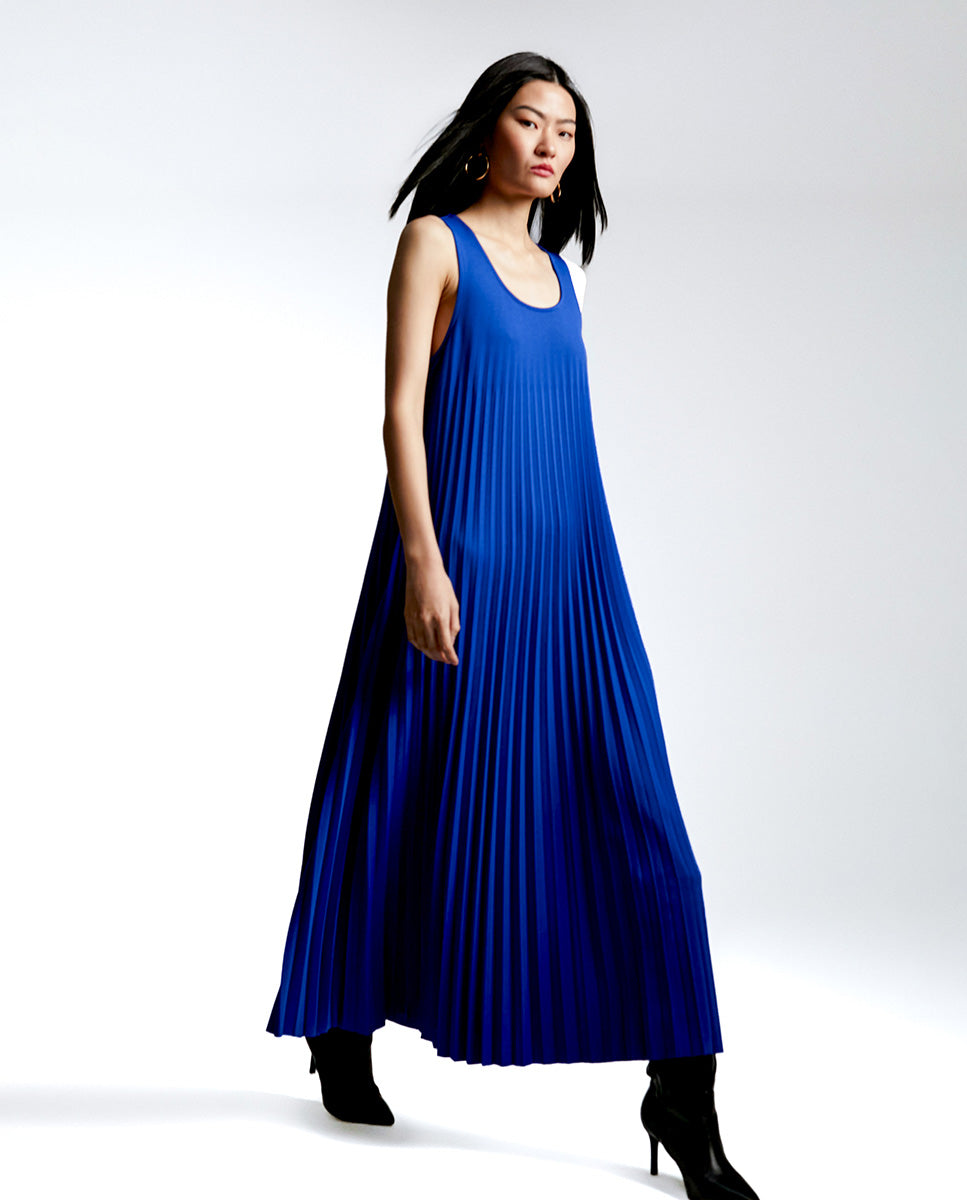 Sleeveless pleated dress