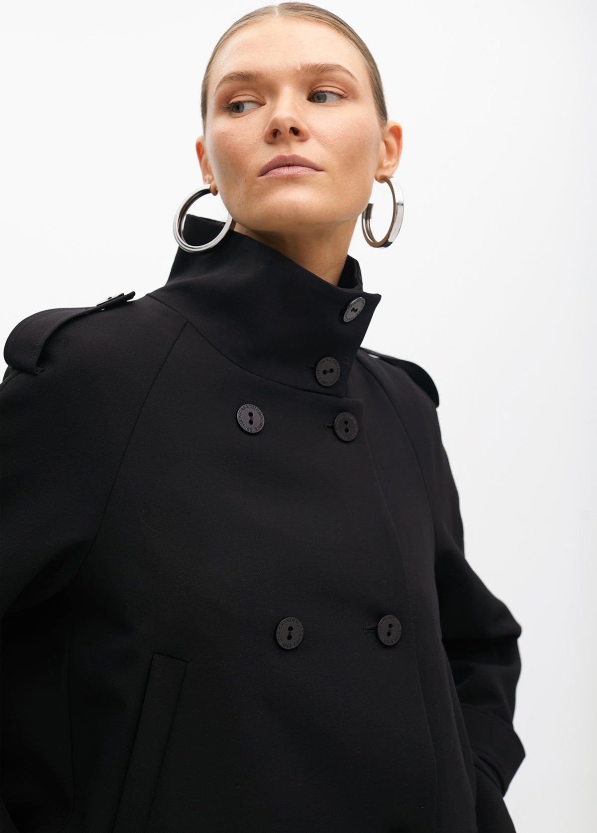 Short jacket with pleated detail on the back