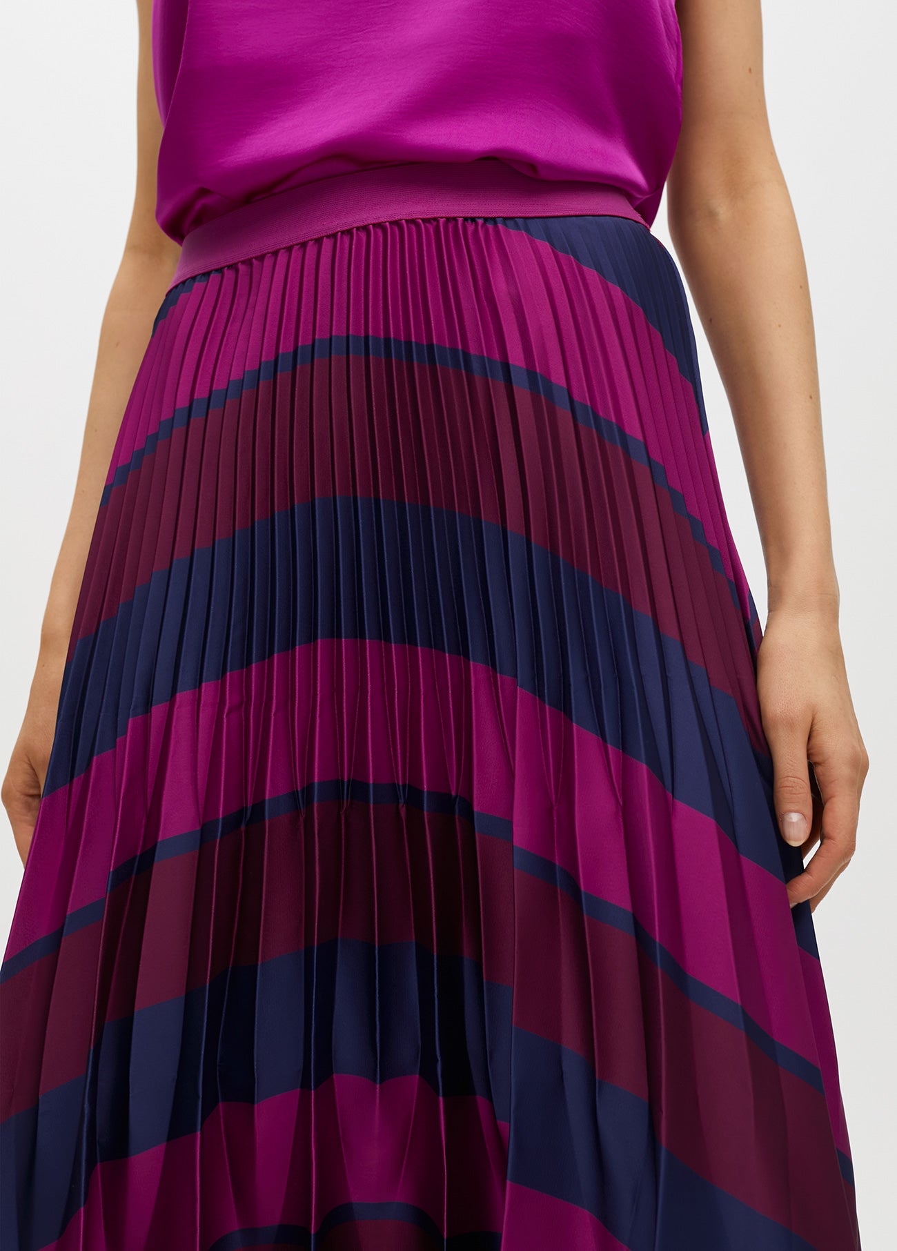 Pleated Skirt with Stripe Print