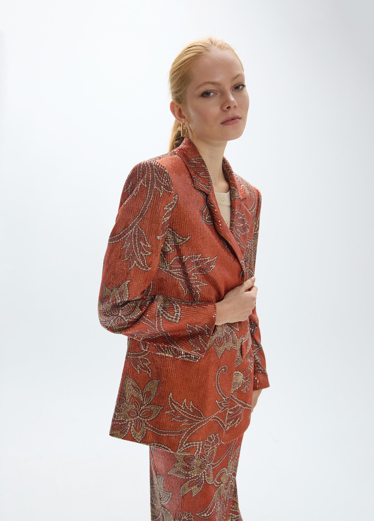 mf2602013-Floral motif sequin blazer-Brick