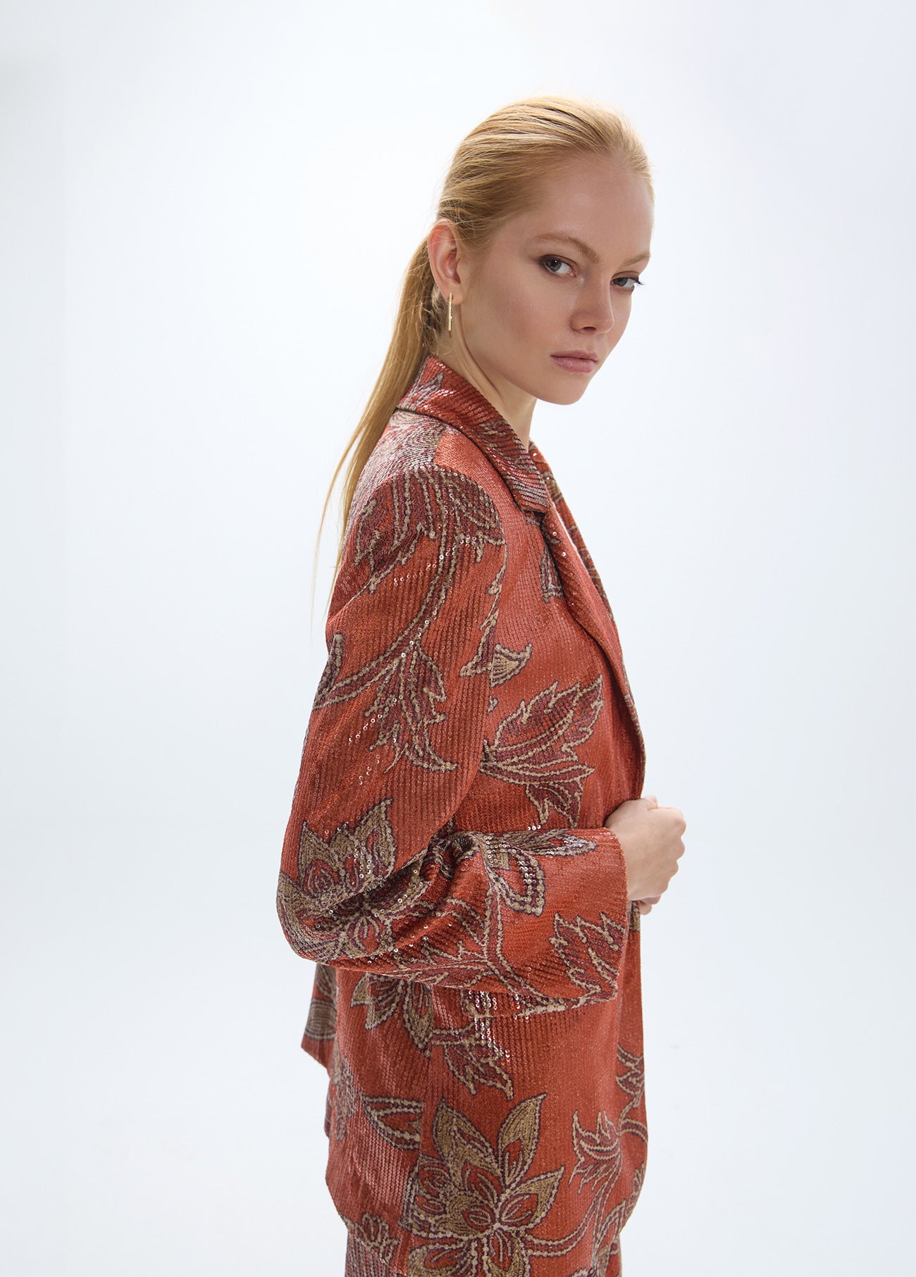 mf2602013-Floral motif sequin blazer-Brick