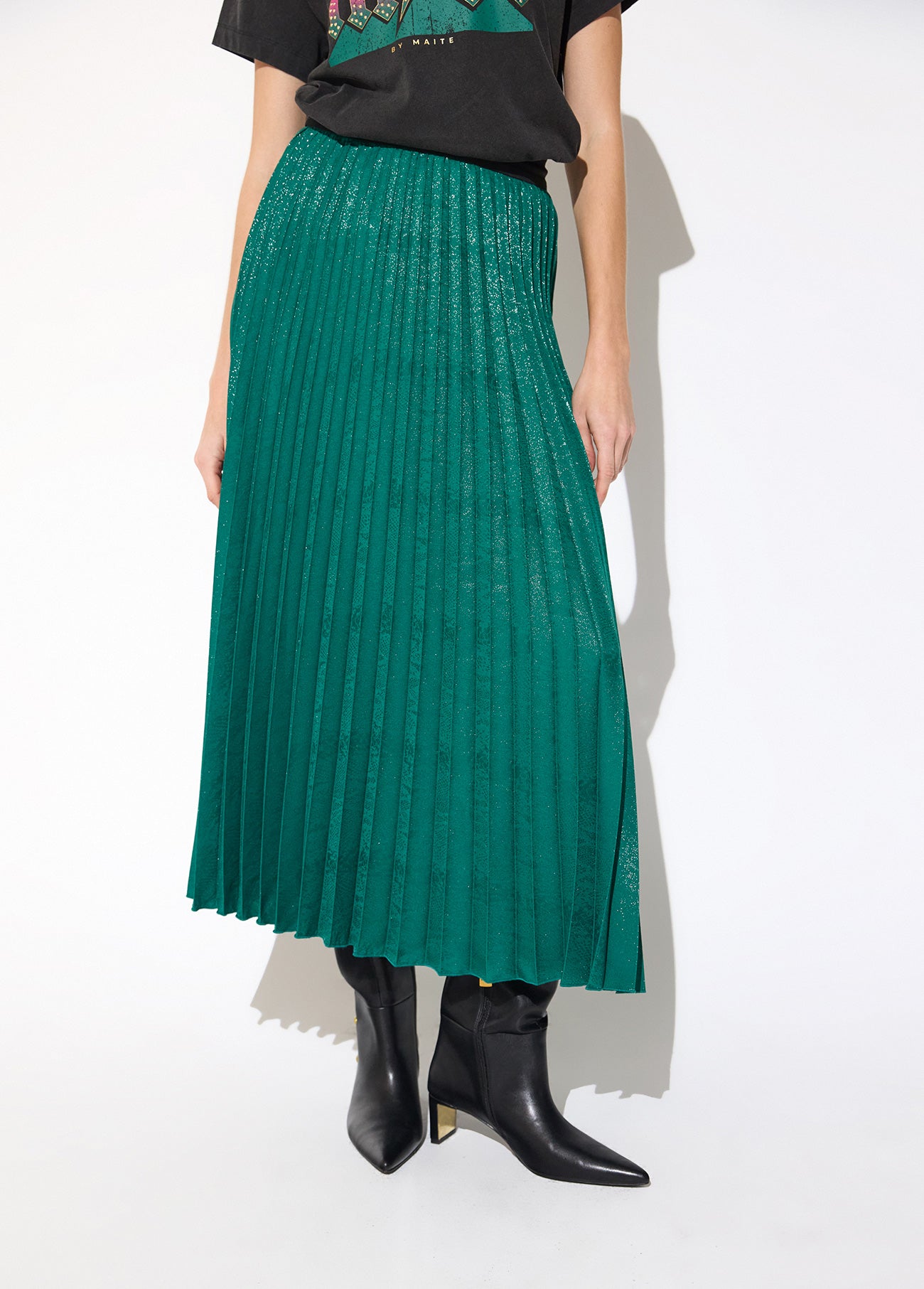 mf2608004-Pleated skirt silhouette long midi in satin-Green
