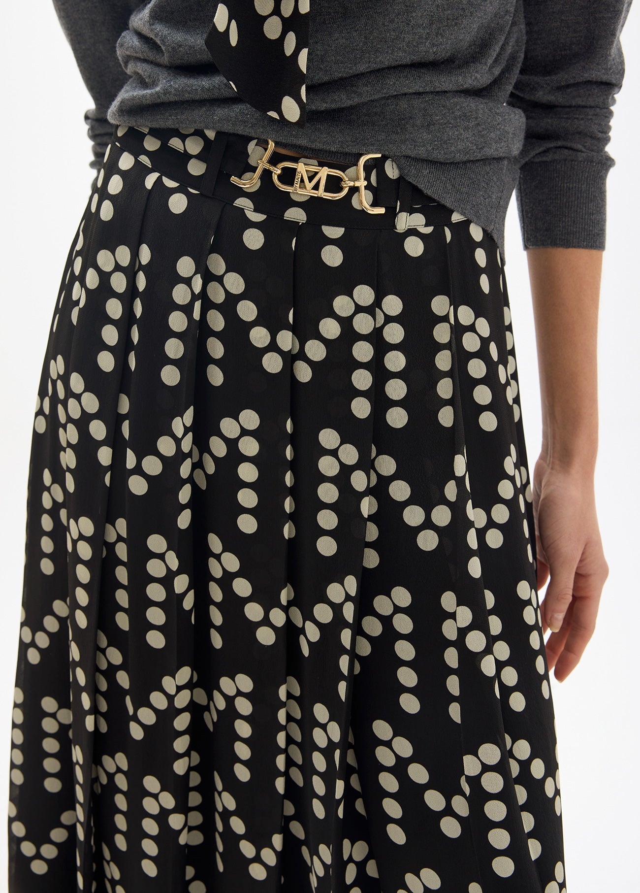 mf2608006-Pleated skirt with m polka dots logotyped print, with custom buckle-Black-Ecru