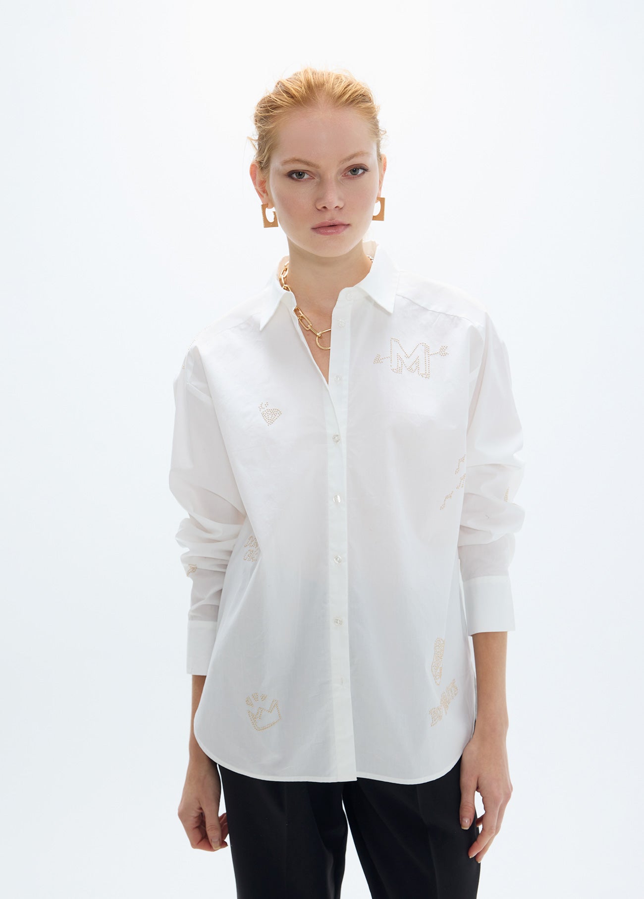 mf2615003-Oversized shirt with gold studs with positioned drawings-White