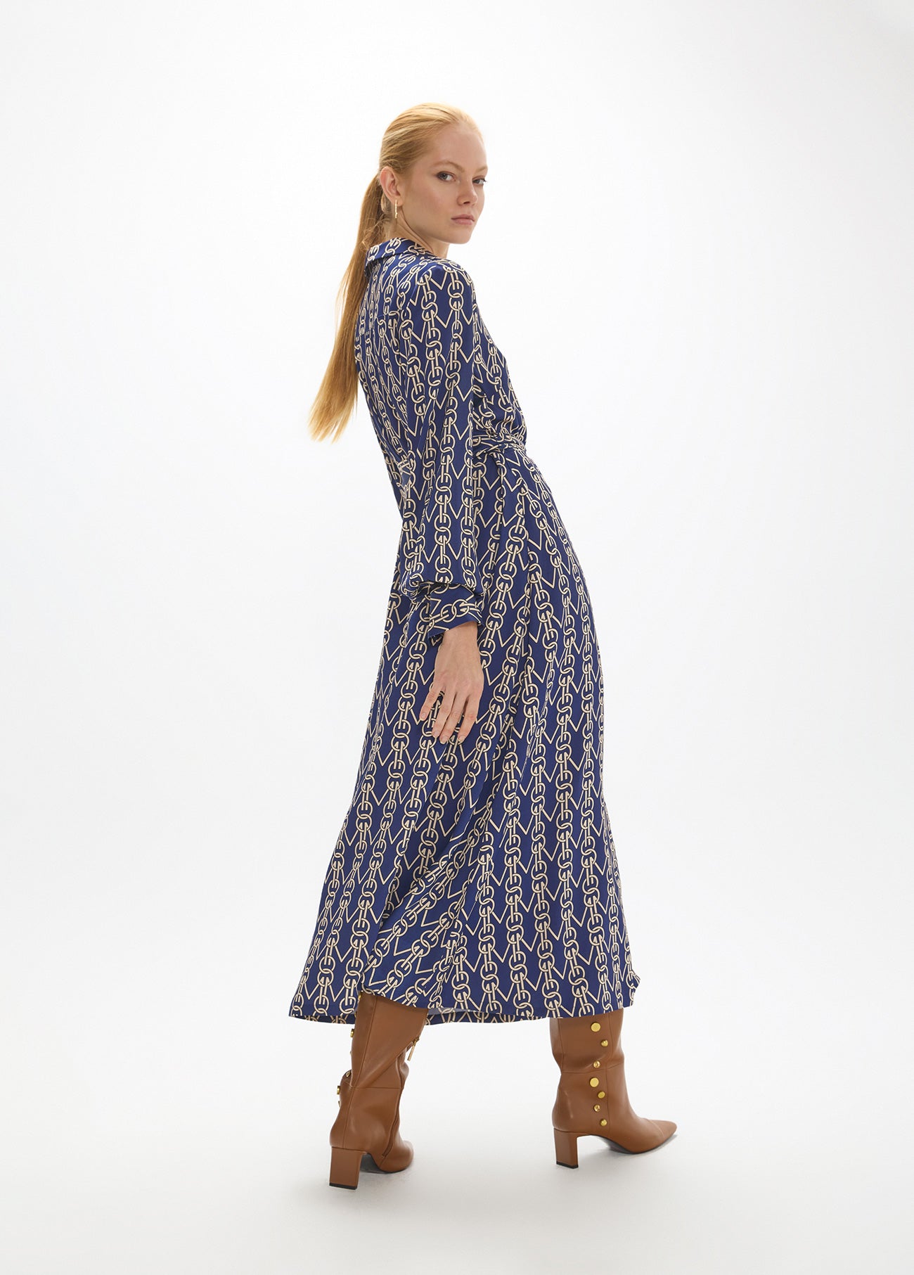 mf2616016-Monogrammed chain print midi dress with belt-Blue-Ecru