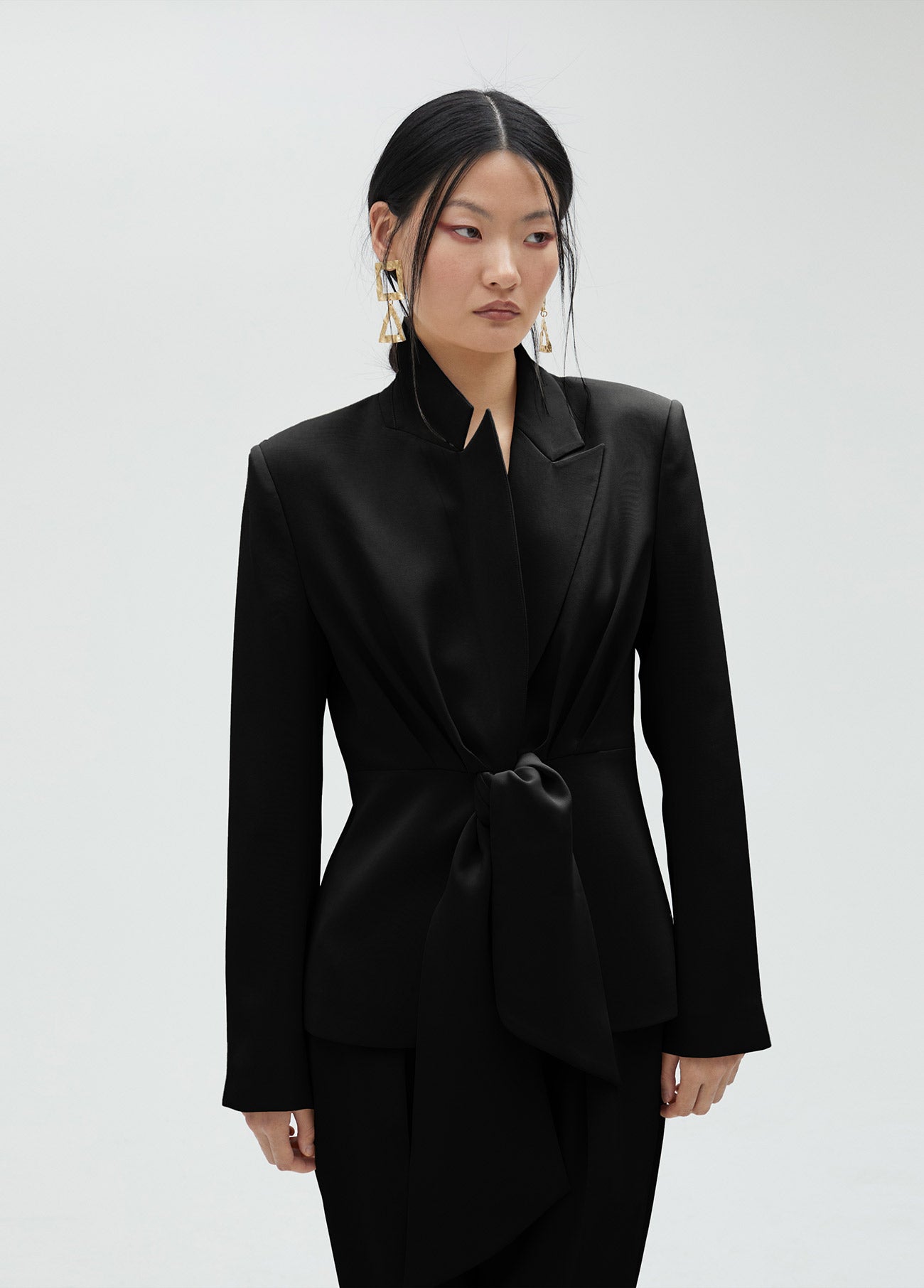 ms2502021-00n-cropped blazer with knot detail-black