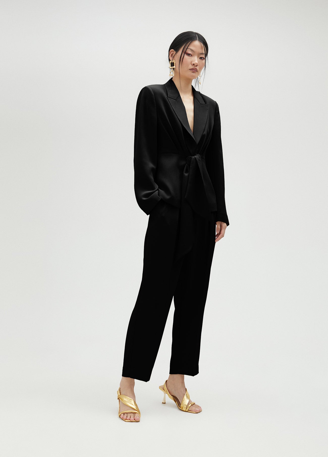 ms2502021-00n-cropped blazer with knot detail-black