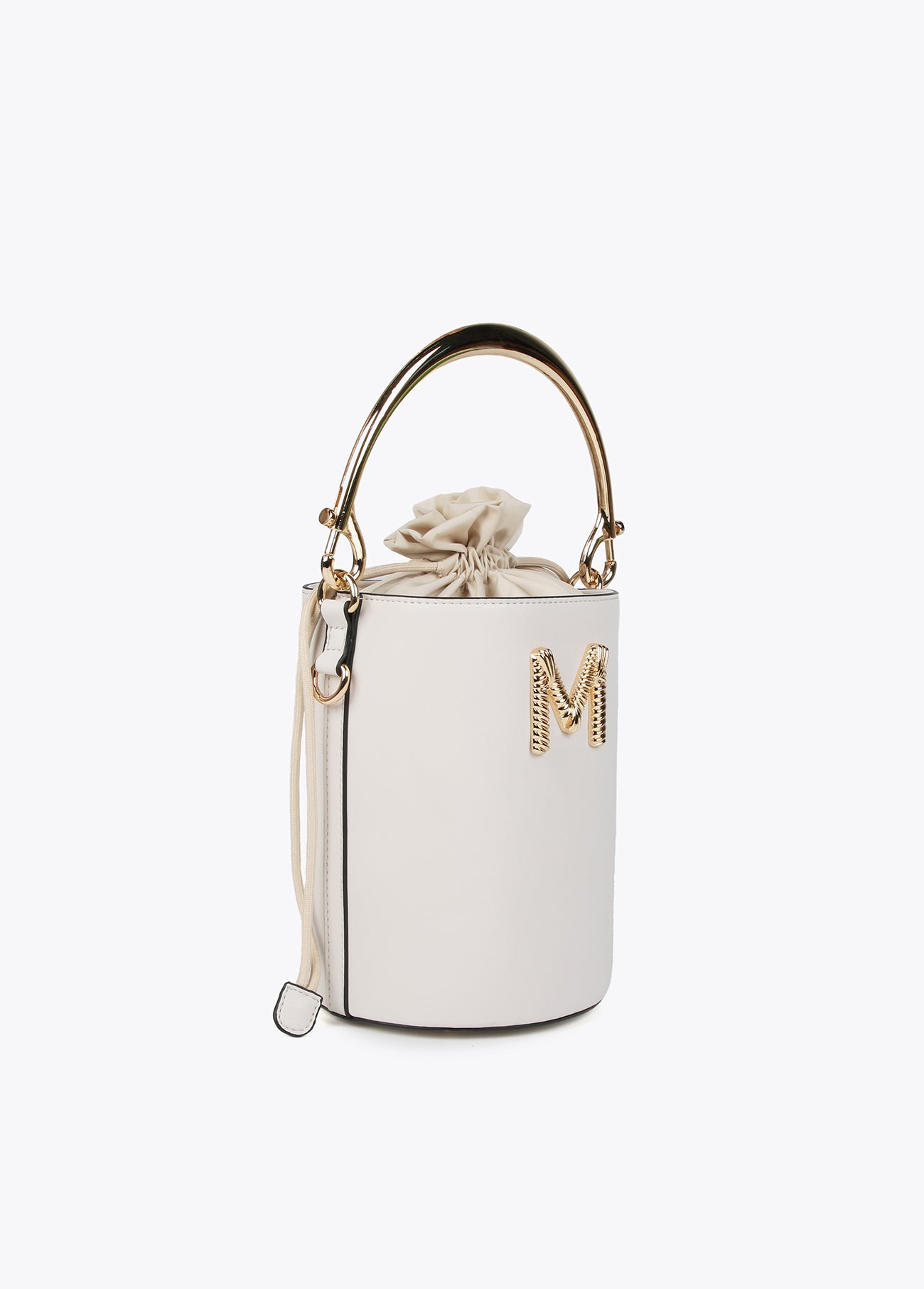 Bucket bag with metal handle