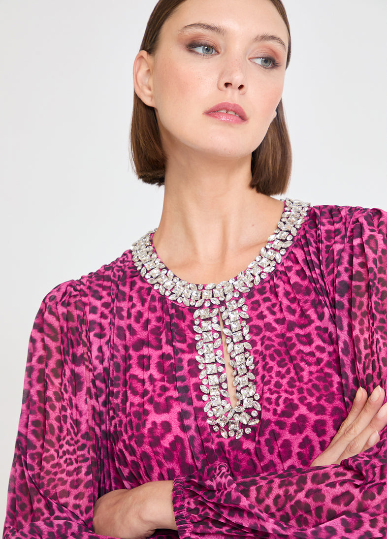 فستان بطيات بطبعة زهور كبيرة