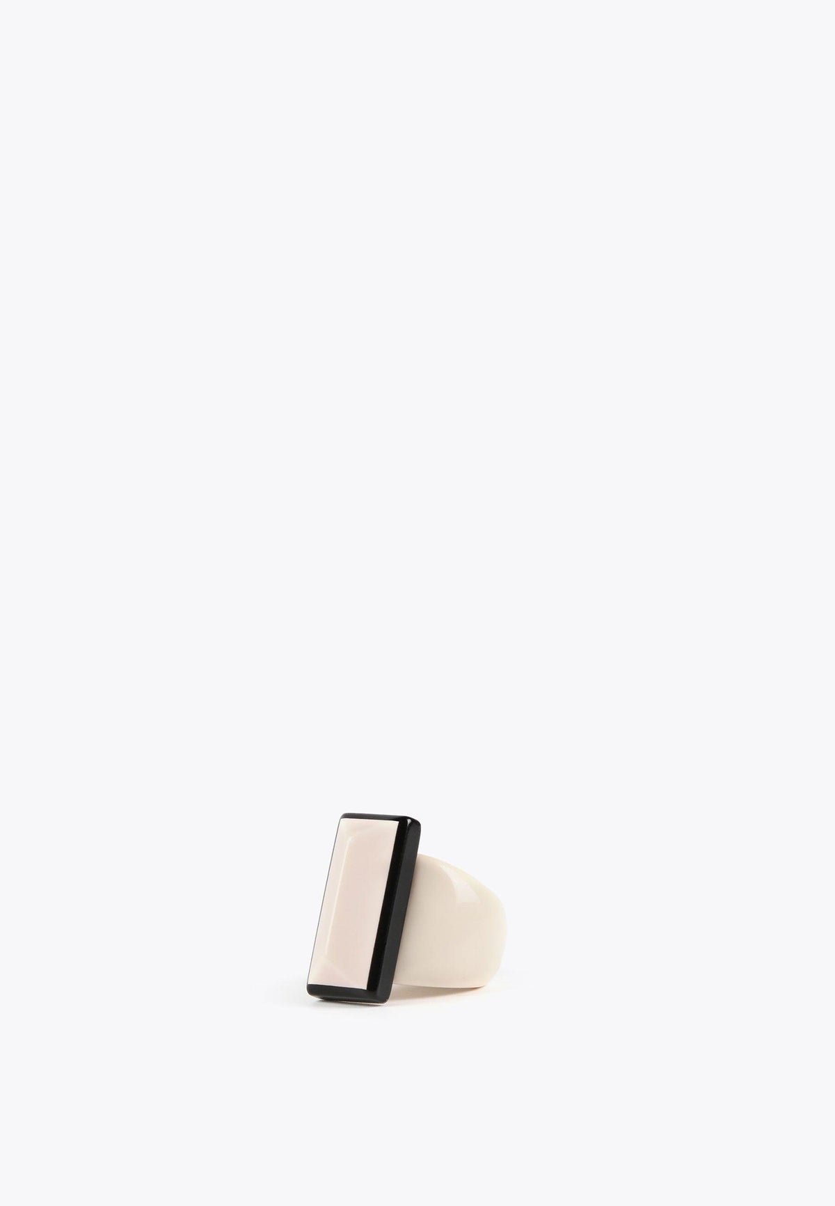 LS2403081-White-Black-Black and white ring