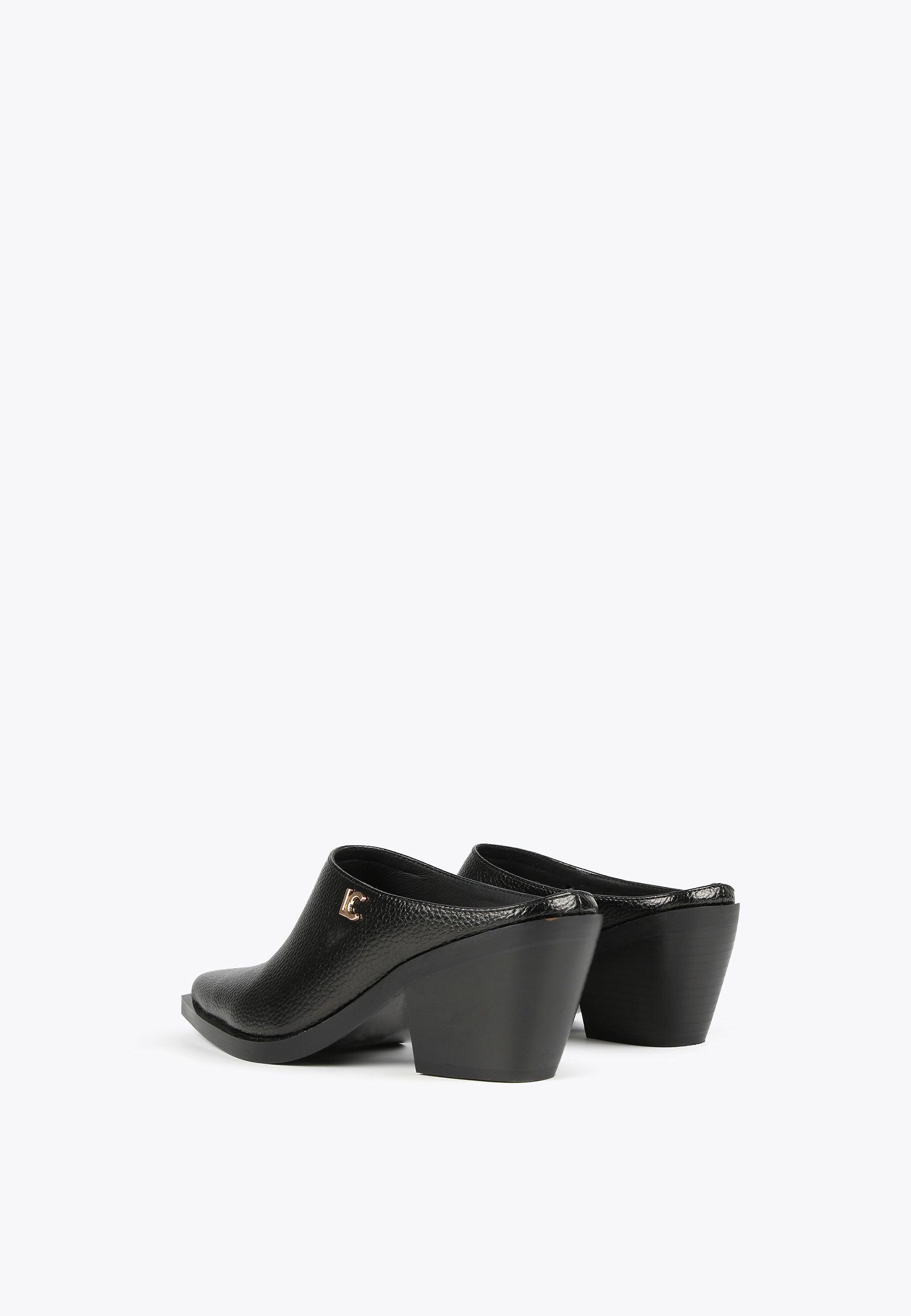 LS2405035-Black-Country-style clogs