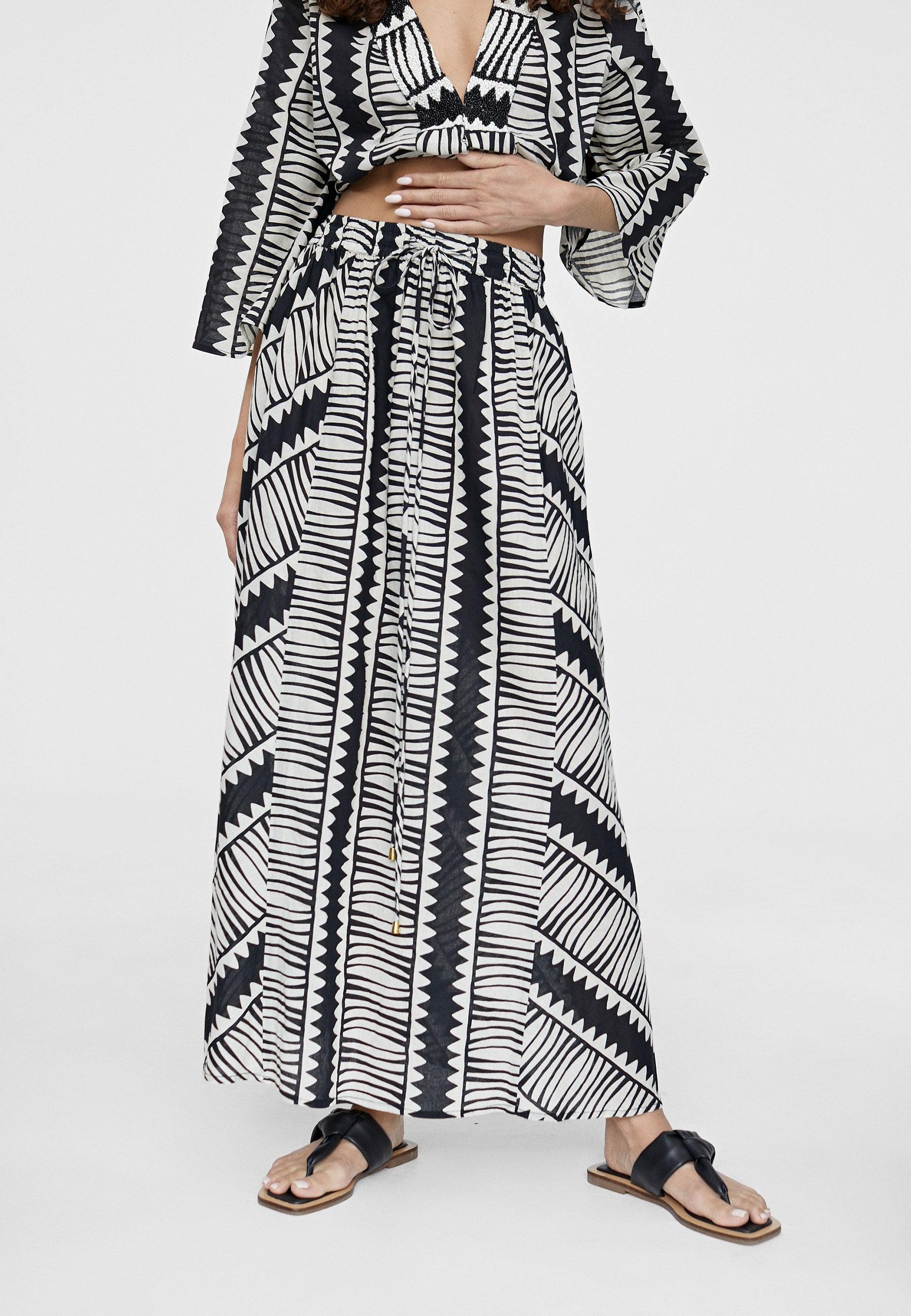 LS2408003-Black-White-Printed midi skirt