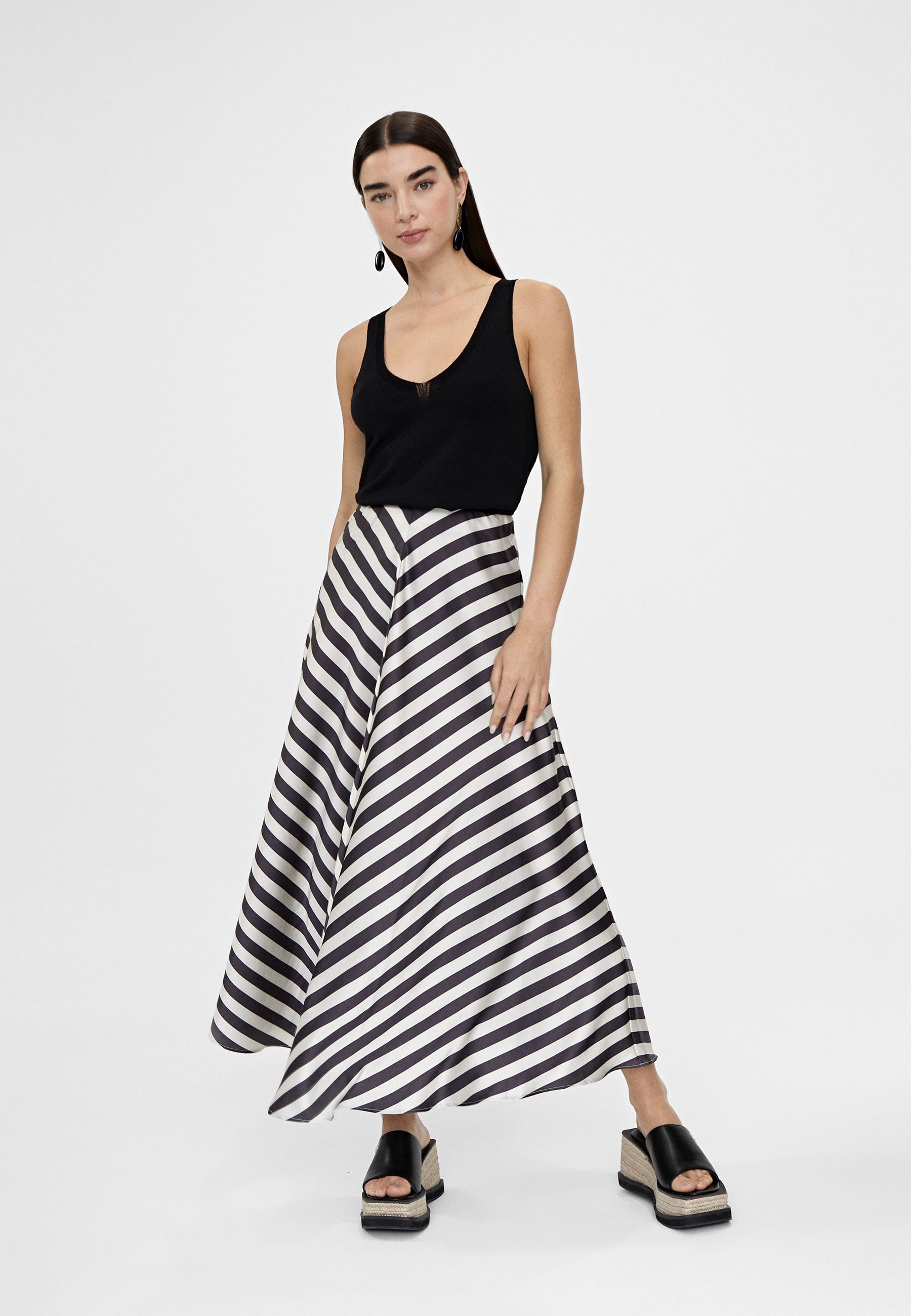 LS2408009-Black-White-Striped midi skirt