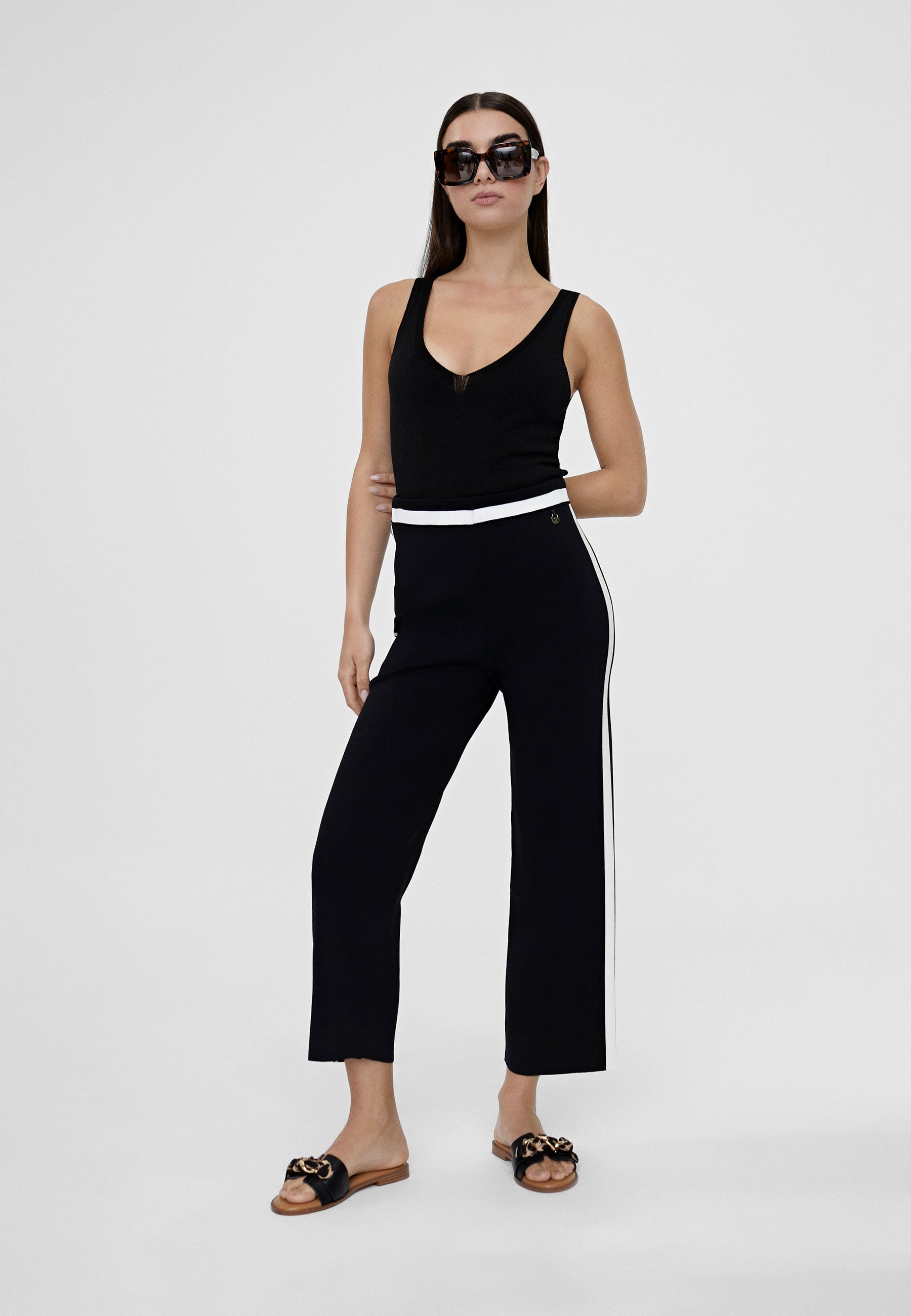 LS2414025-Black-White-Wide knit trousers