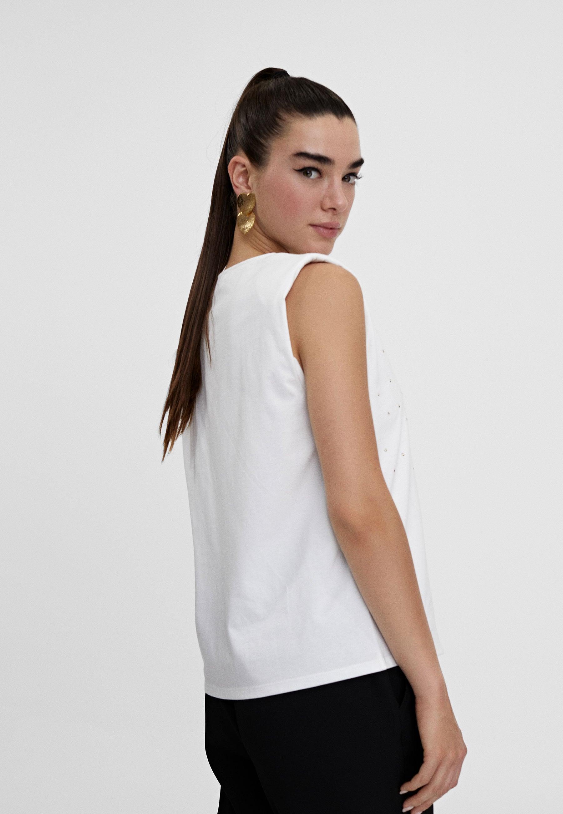 LS2415026-White-T-shirt with shoulder pads and rhinestones