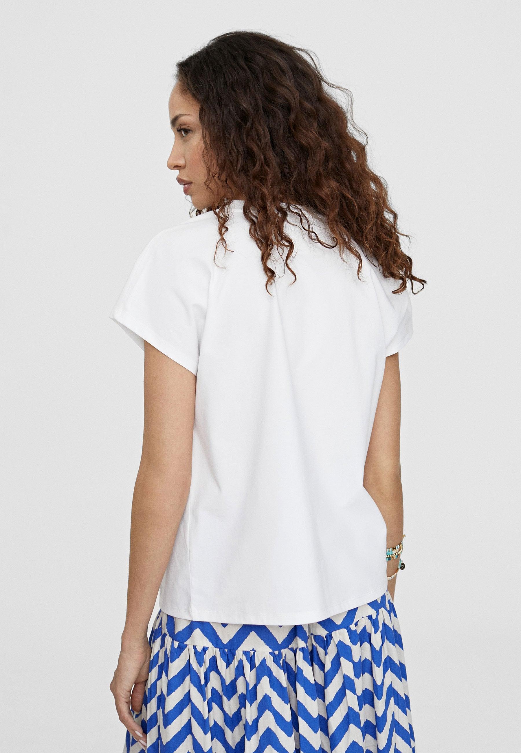 LS2415027-White-T-shirt with positioned tiger