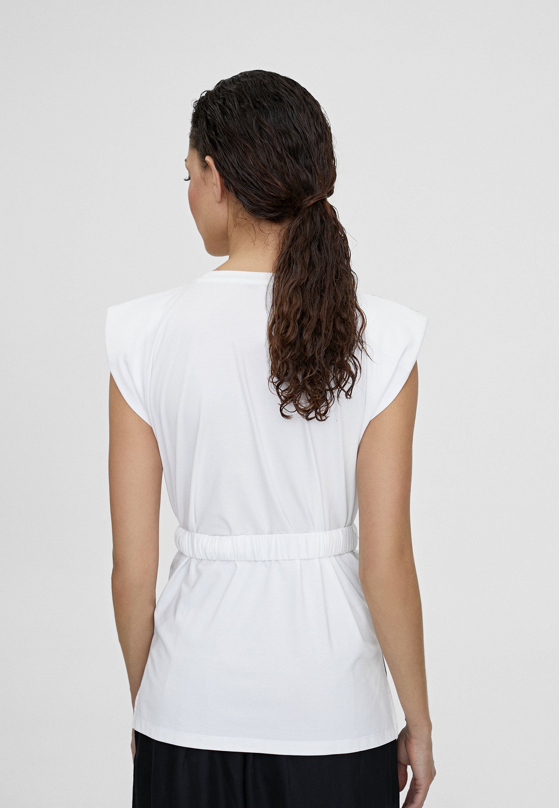 LS2415028-White-T-shirt with belt