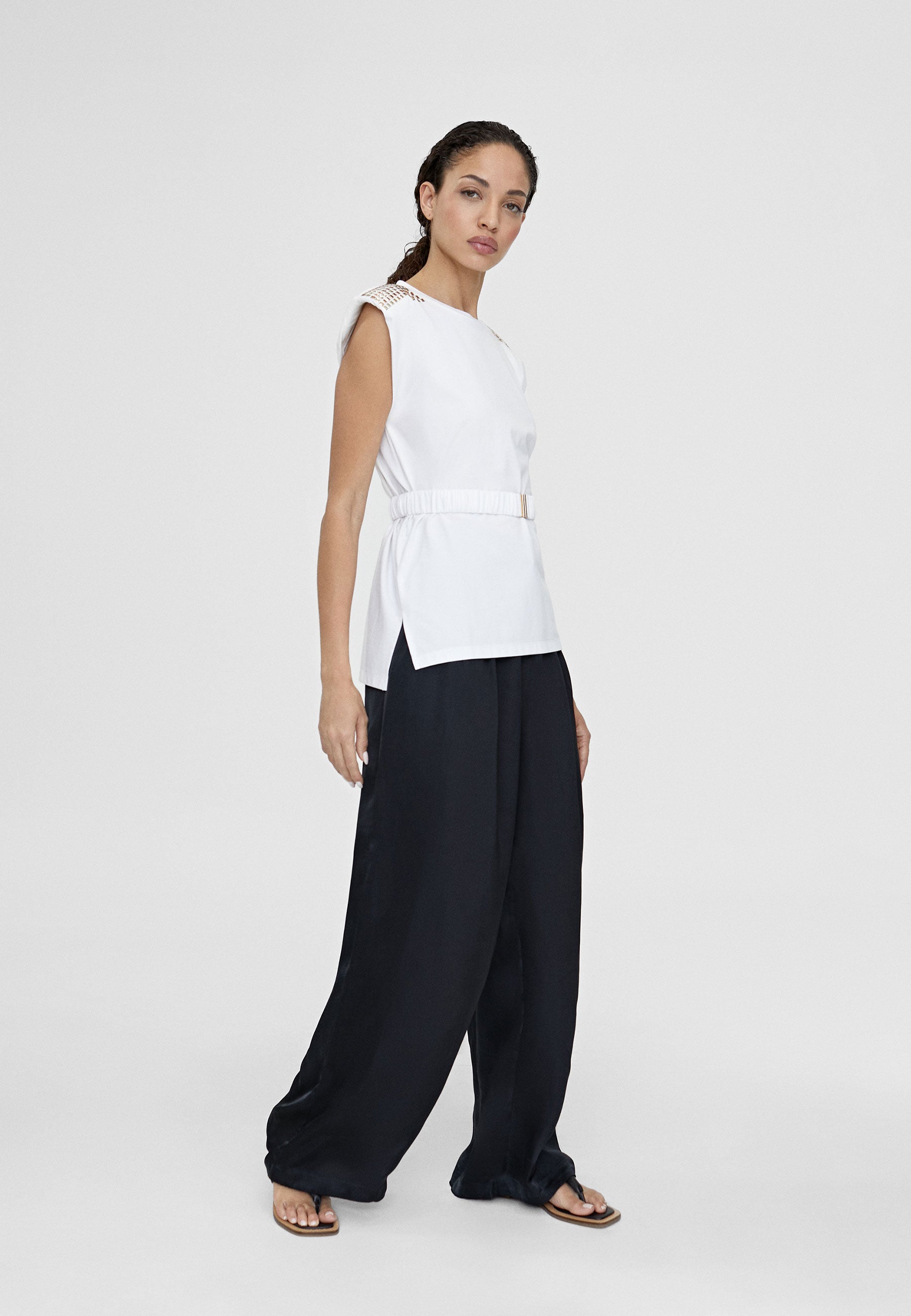 LS2415028-White-T-shirt with belt