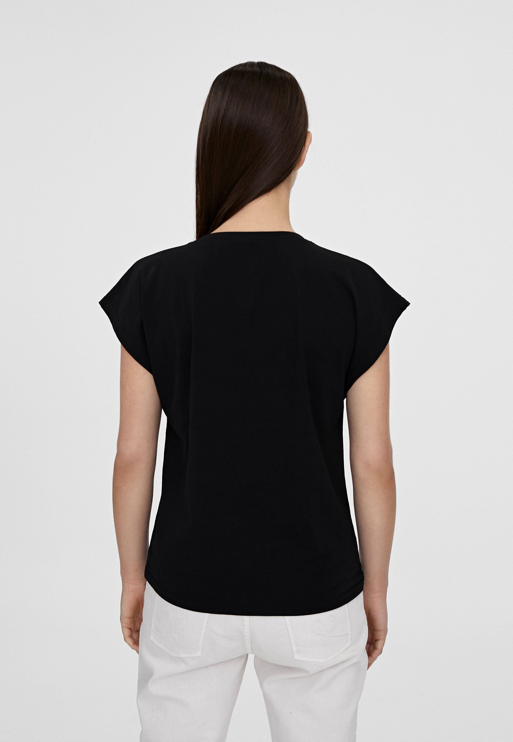 LS2415031-Black-White-T-shirt with more is more positioning