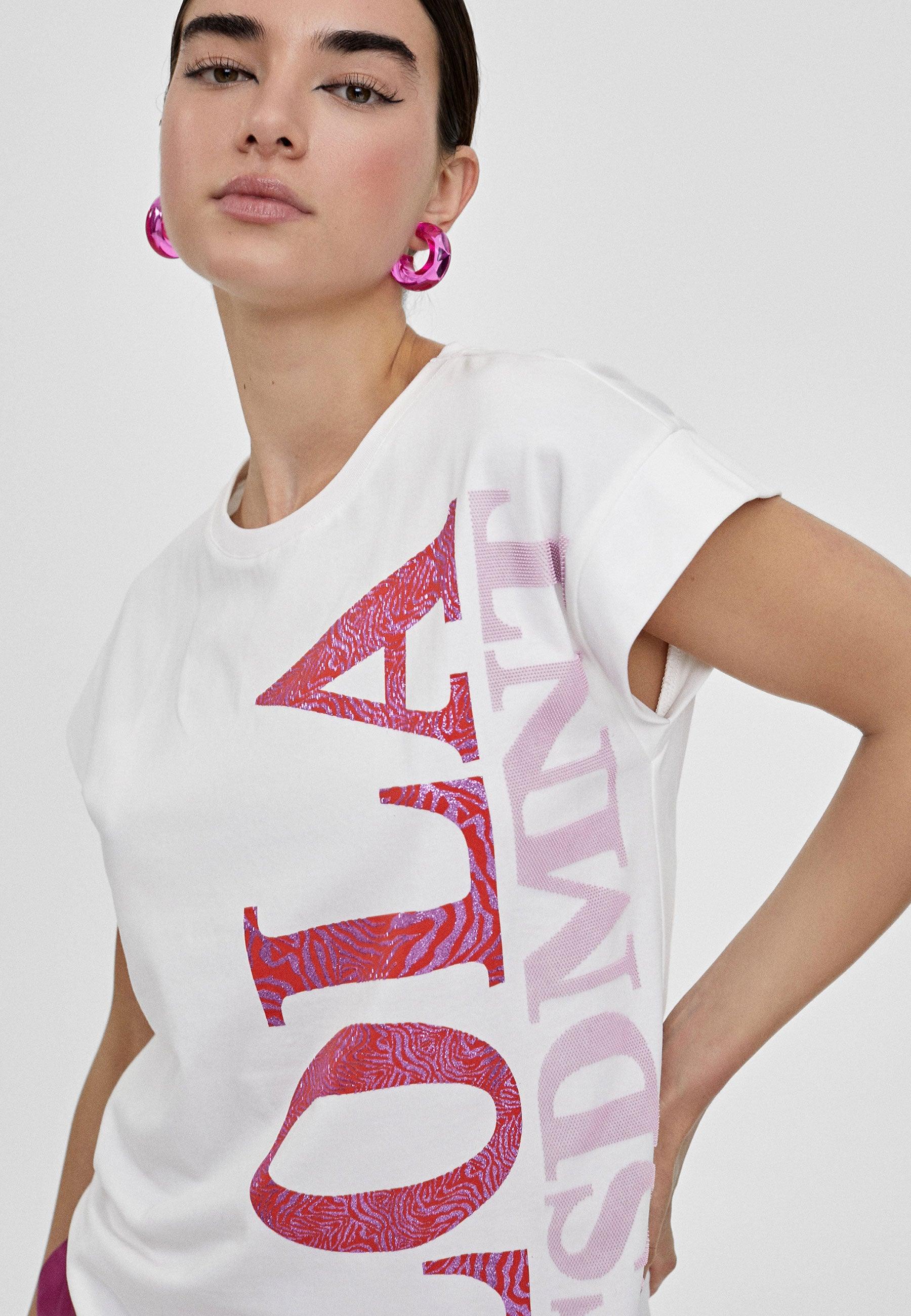 LS2415035-White-Pink-T-shirt with vertical Lola positioning