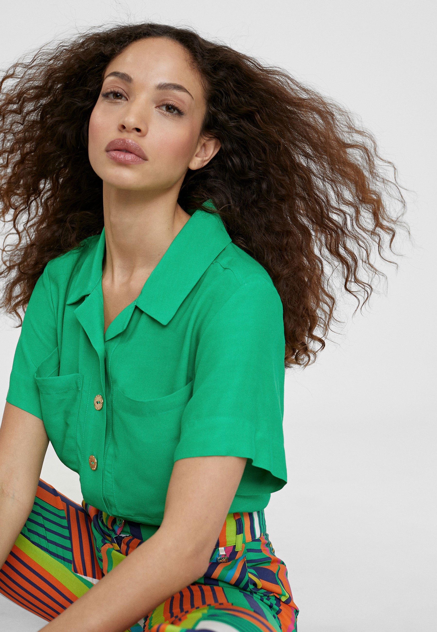 LS2415046-Green-Flowing shirt with pockets